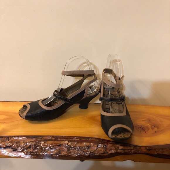 Fly London size 8 strap pep toe heel sandals - Picture 2 of 6